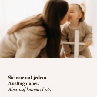 Sie war auf jedem Ausflug dabei. Aber auf keinem Foto.

Weil der Körper gerade nicht stimmt. Weil man noch warten will, bis irgendwas besser ist. Das Gefühl, nicht bereit zu sein, vergeht nicht von selbst. Die Momente aber schon.

In meinem Studio in Bottrop erlebe ich das fast jede Woche — Frauen, die beim Reinkommen sagen: „Ich bin eigentlich nicht so der Typ für Fotos." Und beim Rausgehen: „Ich hab mich noch nie so gesehen."

Wenn das gerade bei jemandem sitzt, den du kennst: Schick ihr das. 🤍

Und du — wann hast du zuletzt ein Foto von dir mit deinen Kindern, auf dem du wirklich du bist?

#familienfotografie #familienfotografinnrw #mutterkind #erinnerungen #sichtbar